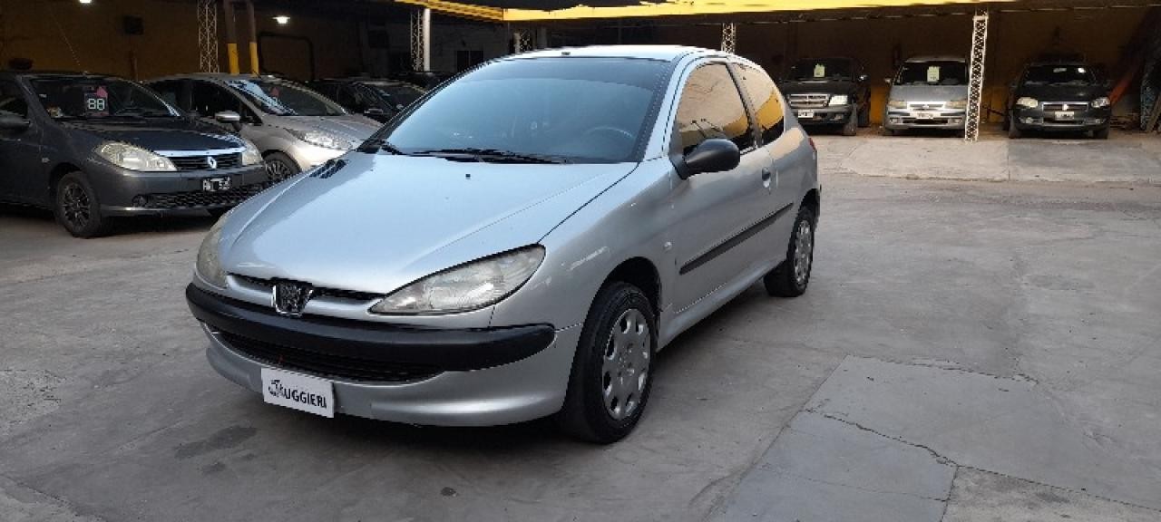 Peugeot 206 Xr 1.6 3p.  Año 2000.