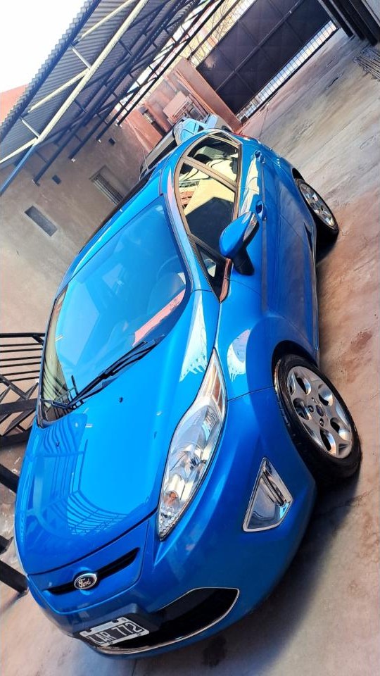 Ford Fiesta Kinetic Titanium 2012