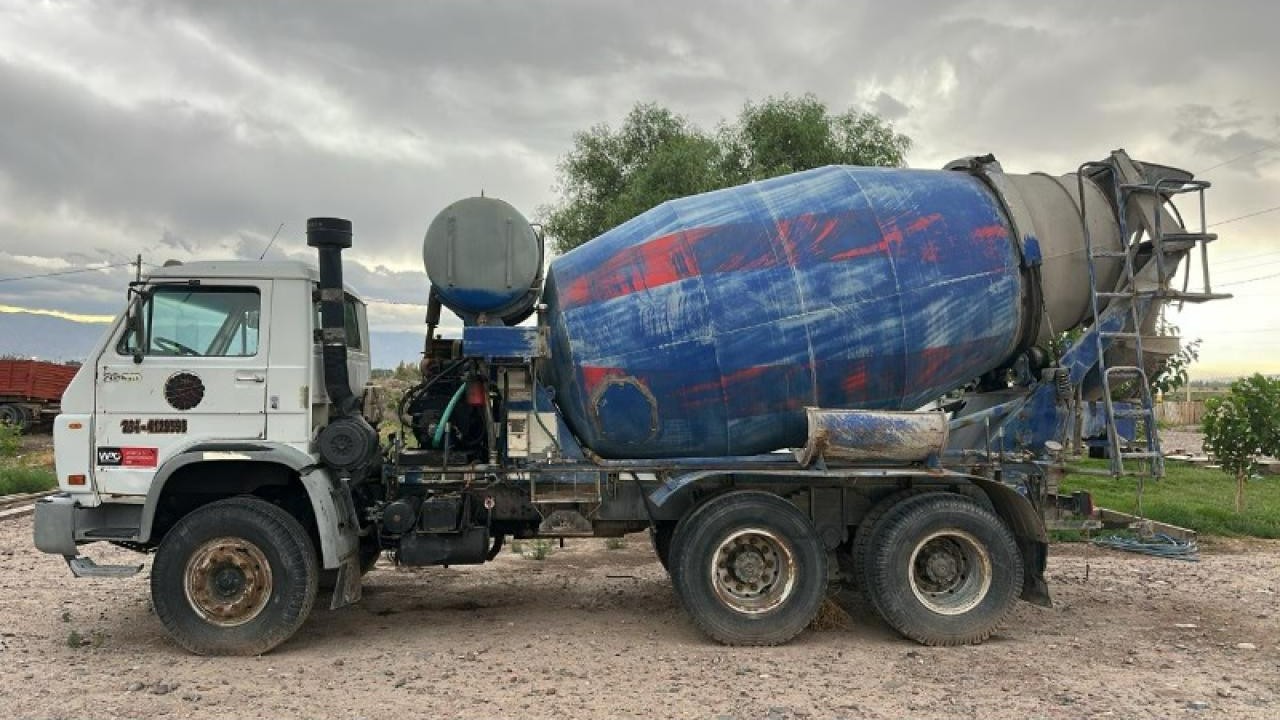 Camión Mixer Volkswagen 6x4 26-310 Año 2006