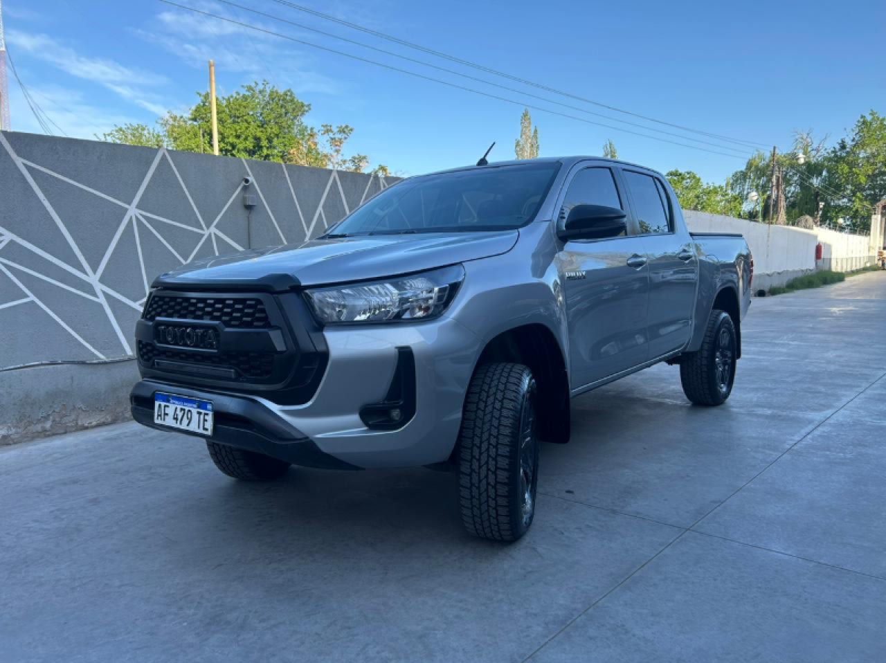 Toyota Hilux 2.8 Dc 4x4 Sr Con Accesorios, 2022