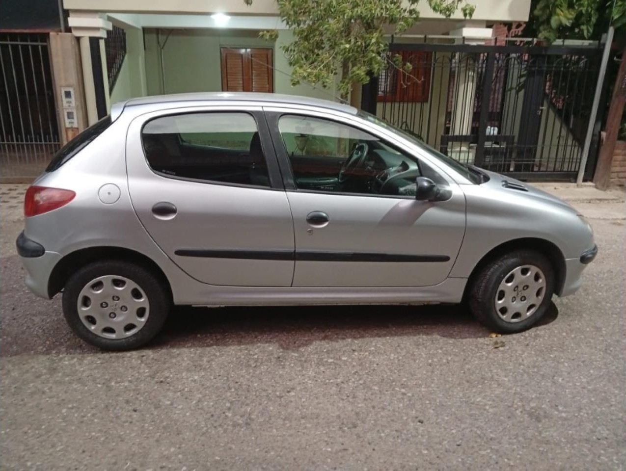 Peugeot 206, Modelo 2011. 49.000 Km. Impecable.