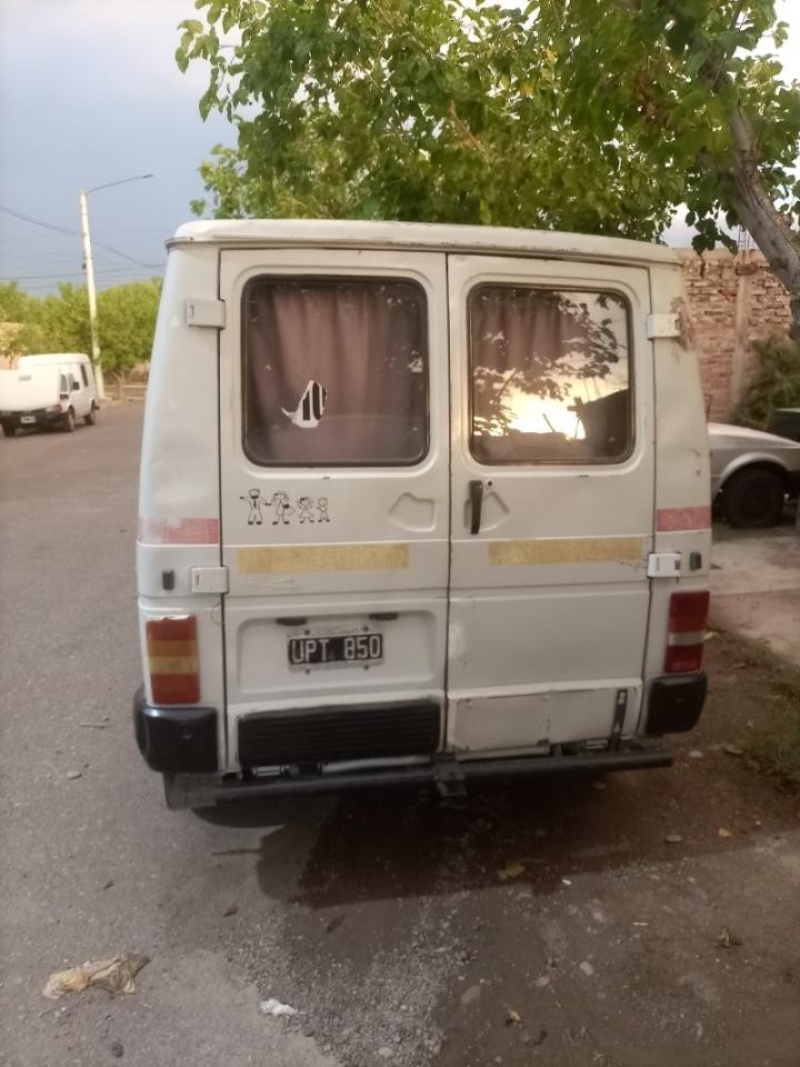 Renault Trafic Modelo 87 Con 3 Tubos Gnc Titular Permuto Por Auto O Camioneta