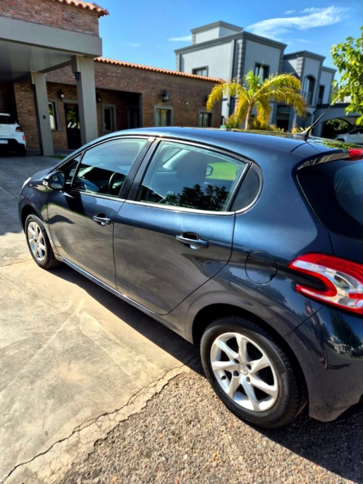 Primera Mano. Peugeot 208 Allure 1.5 2016 Touchscreen  85512 Km