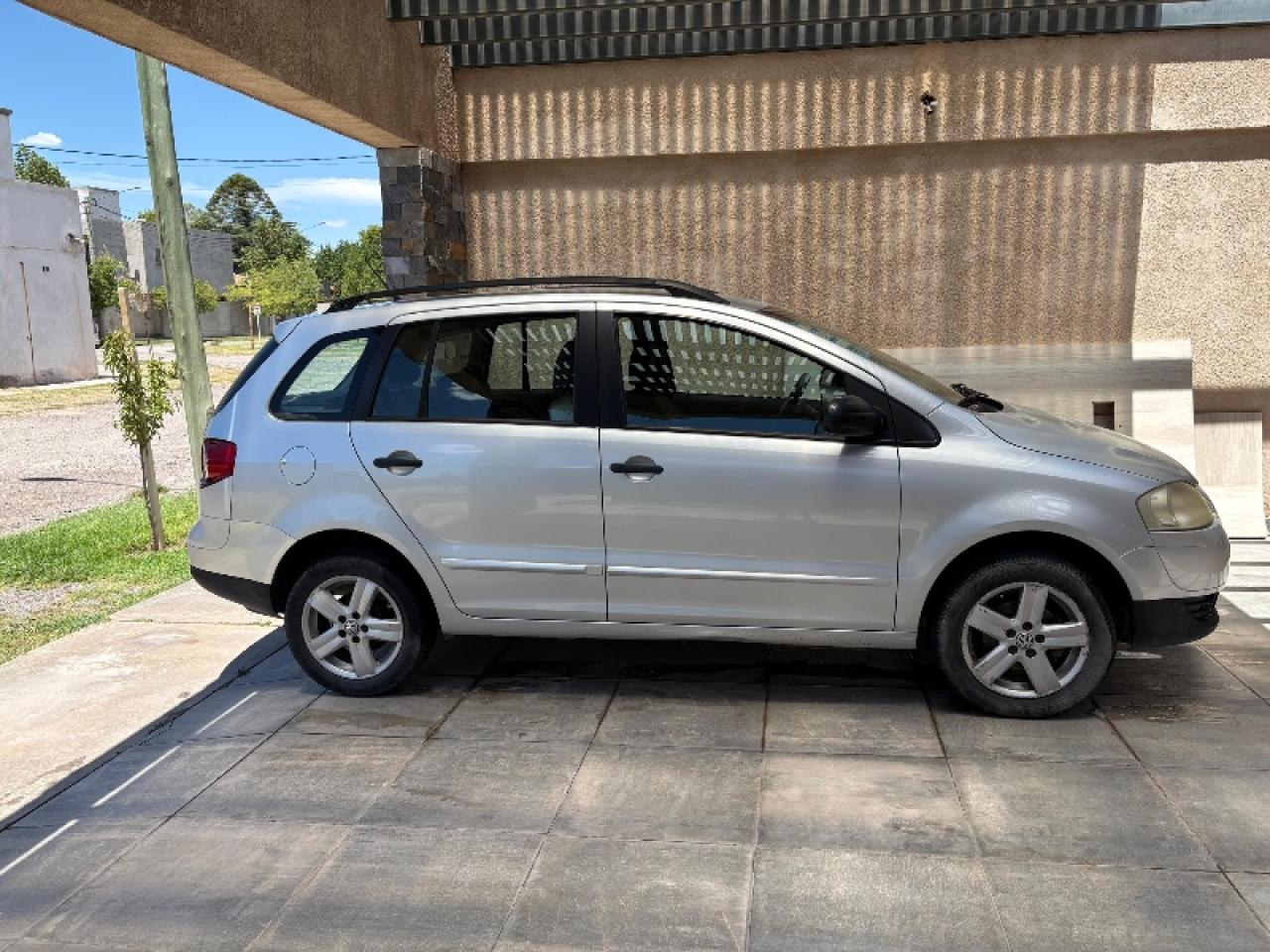 Volkswagen Suran 1.6 Trendline 5 Puertas, Modelo 2009, Nafta