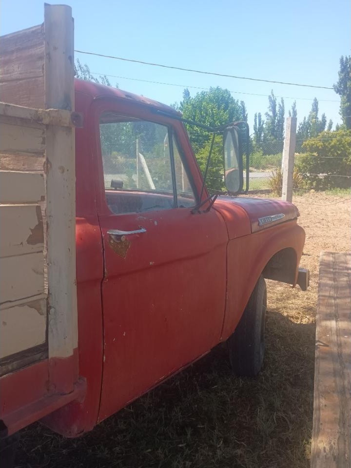 Ford 350, Motor Mercedes