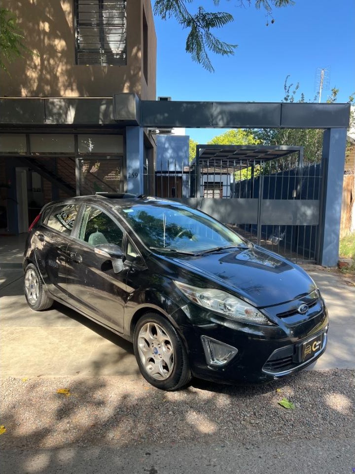 Ford Fiesta Kinetic Desing Titanium 2013