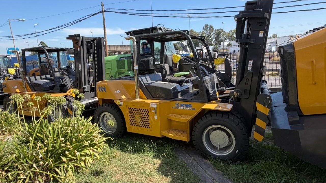 Autoelevador Diesel Xcmg Xcf1006k - 10 Toneladas - Torre Doble 3m - Motor Cummins 130 Hp -