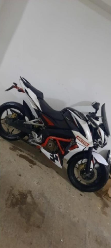 Bajaj Rowser Ns 200