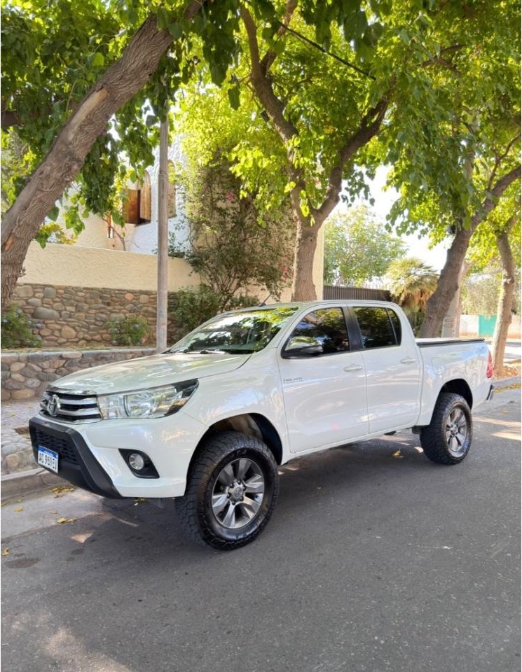 Toyota Hilux Srv 2.8 Automática 4x4