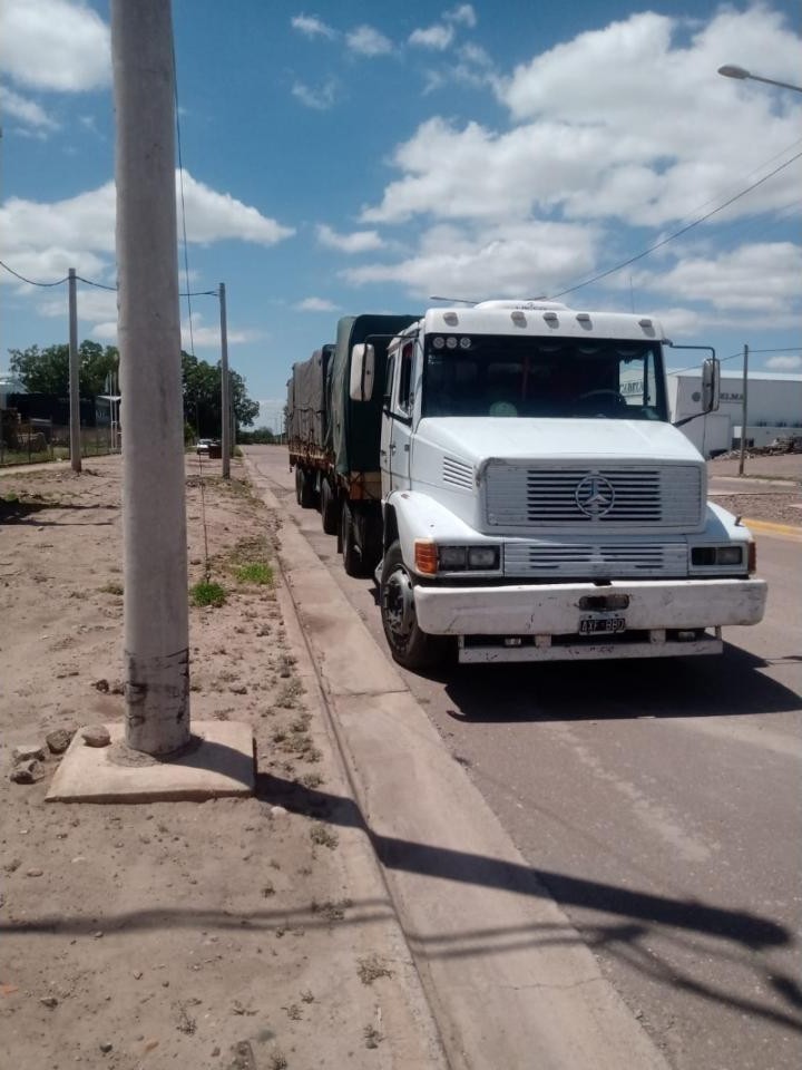 Camión Mercedes Benz 1620 Con Acoplado Maldonado De 3 Ejes