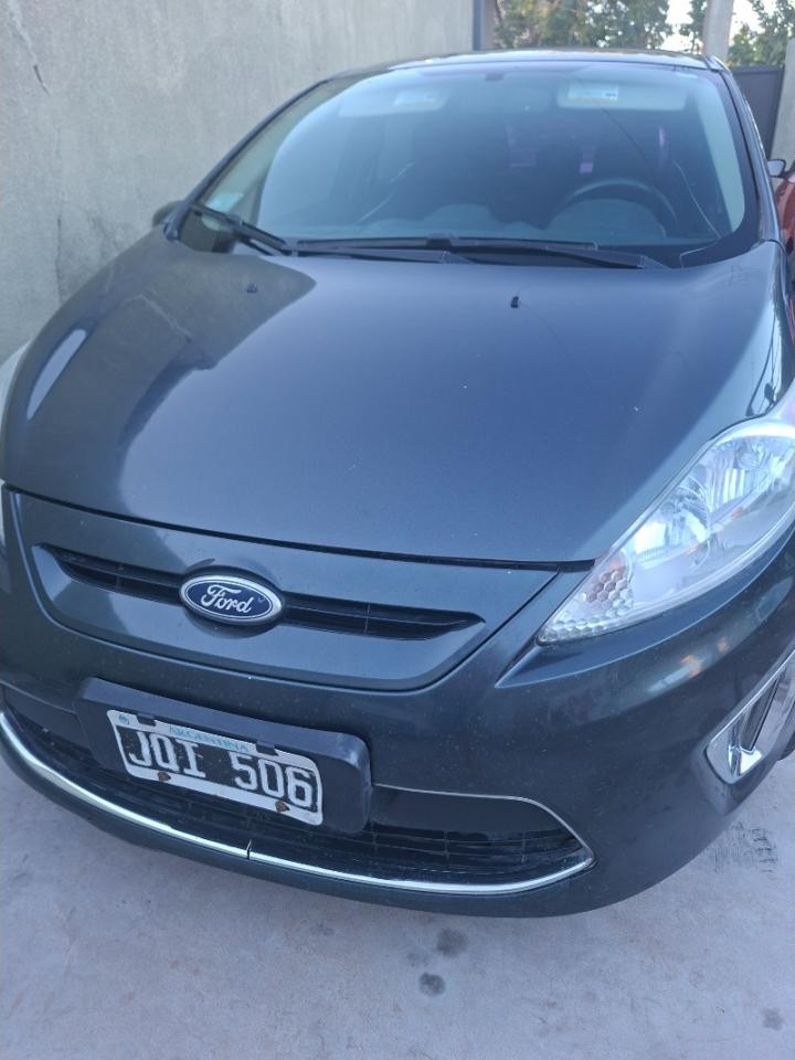 Ford Fiesta Kinetic 2011. Contado