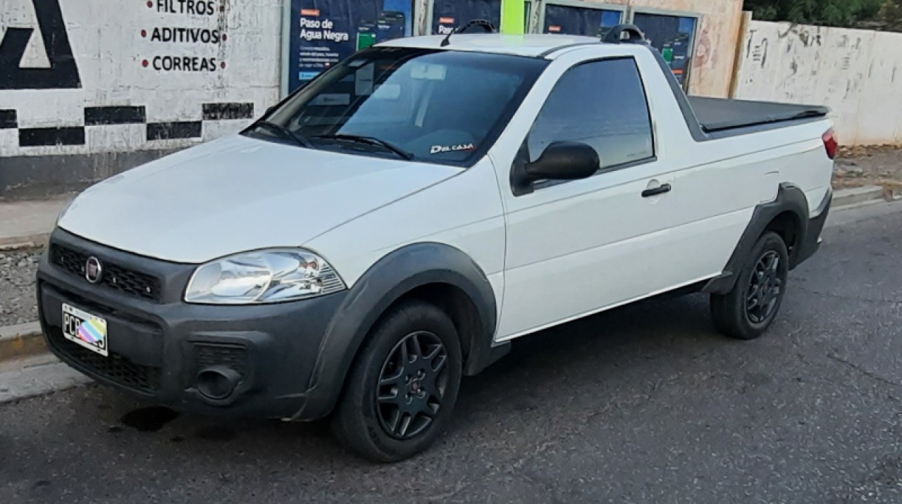 Fiat Strada Working 2015 86mil Km