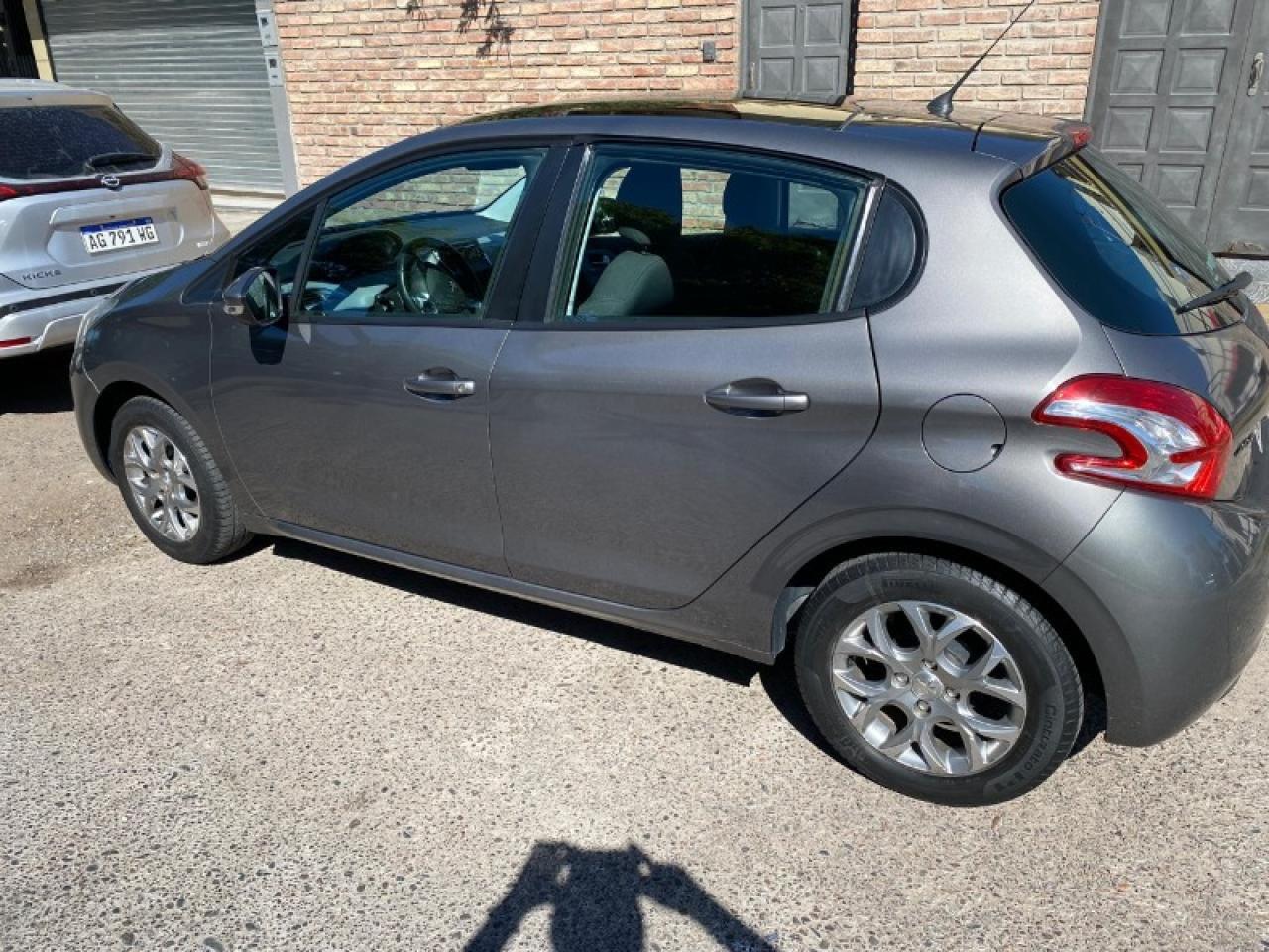 Peugeot 208 Allure 2013