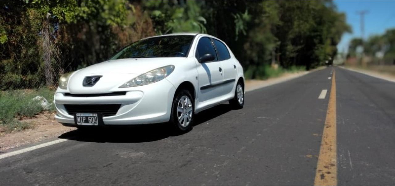Peugeot 207/2013 Full (con Gnc). Titular Al Día, A/c ( Funcionando), Rto, Alarma, Cierre Centralizado Y Cubiertas Nuevas