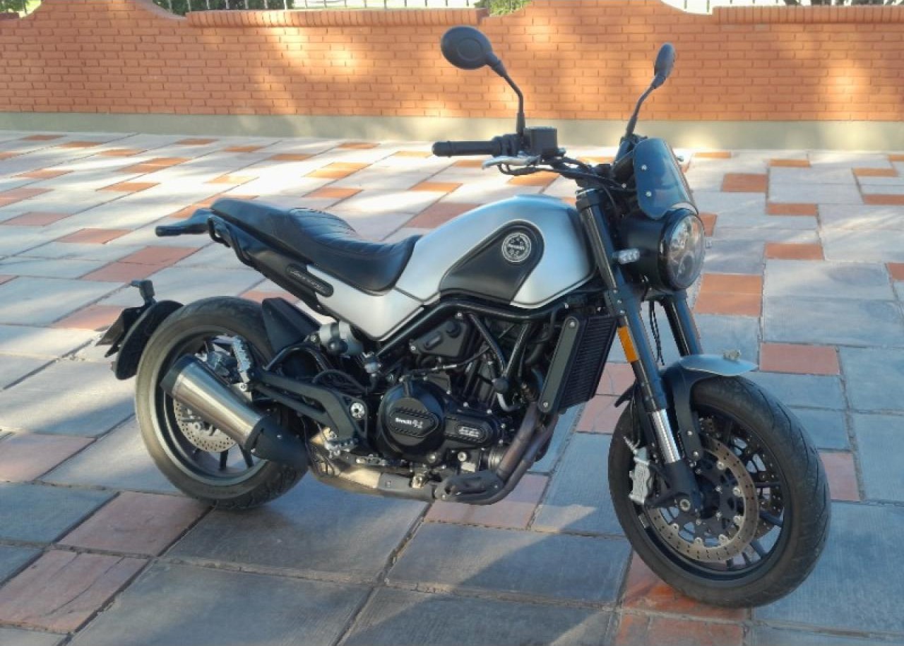 Benelli Leoncino 500 Mod 2023 4.500 Km Impecable Permuto Por Vehiculo O Moto -financio Entrega Con $5.000.000