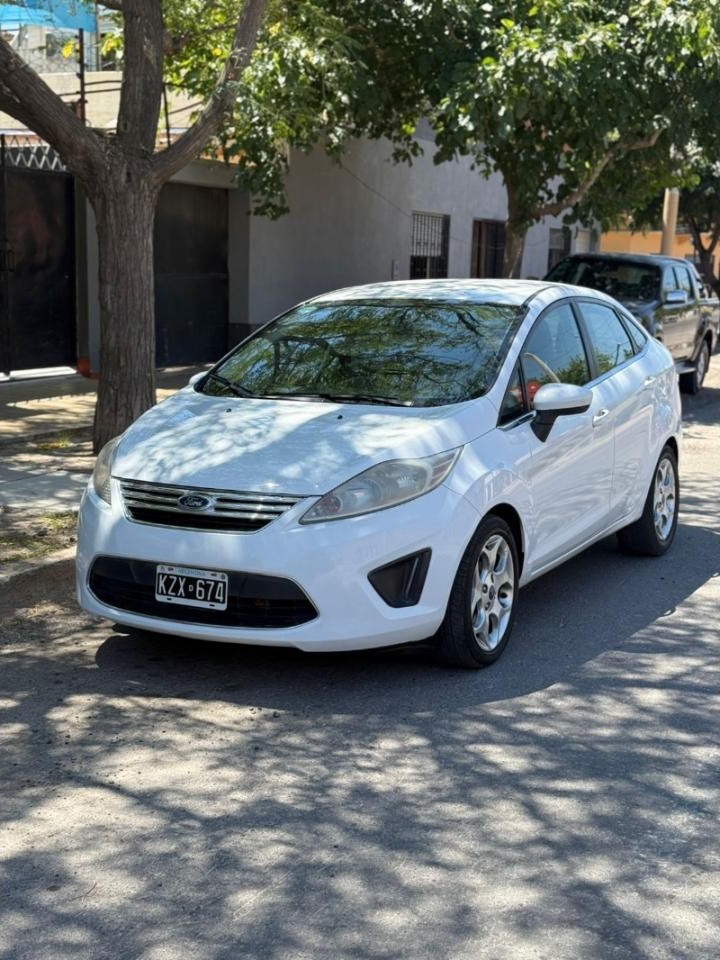Ford Fiesta Kinetic 2012 Con Gnc, 170.000km Impecable