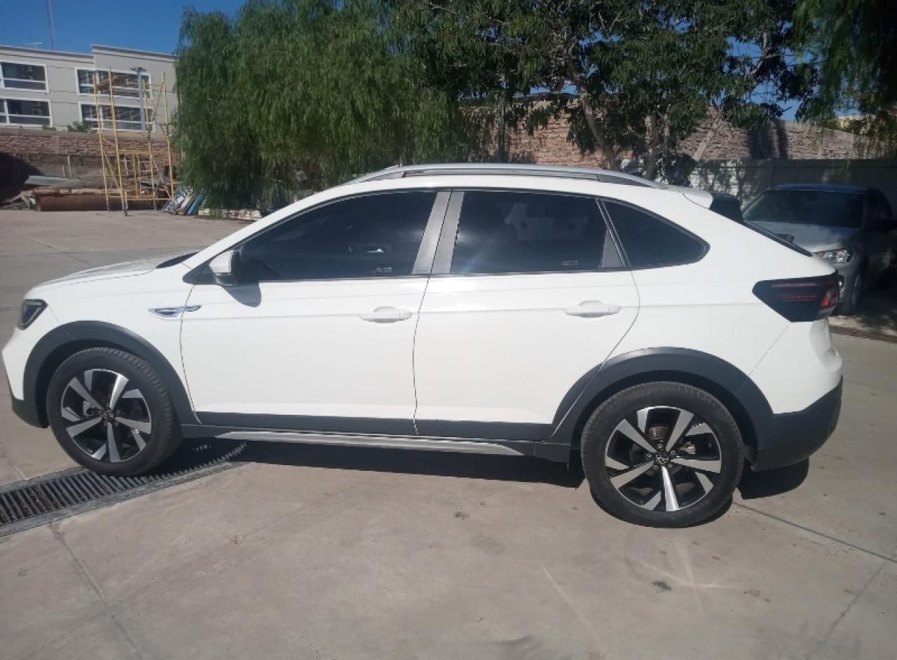 Volkswagen Nivus Highline 200 Tsi At