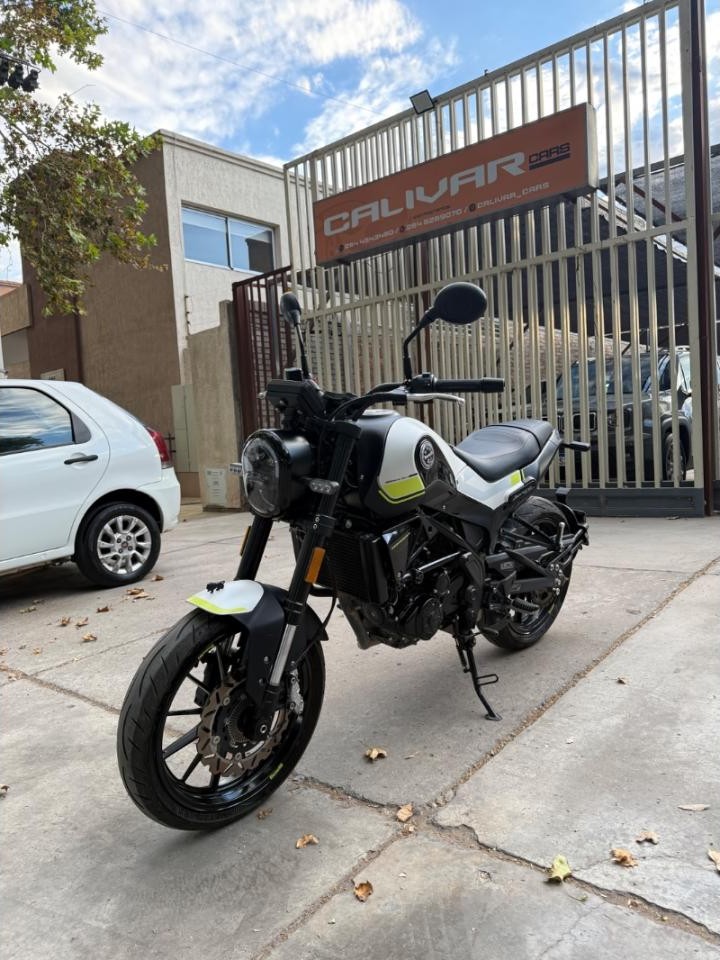 Benelli Leoncino 250cc 2025