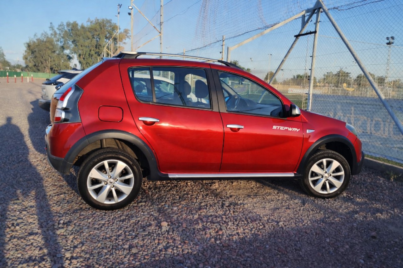 Renault Sandero Stepway Privilege 1.6 2013  Color Rojo/bordó