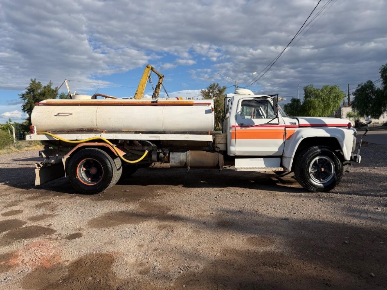 Ford 7000 Tanque