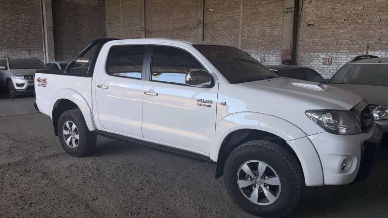 Toyota Hilux Srv 4x4 2010, Cuero, Manual