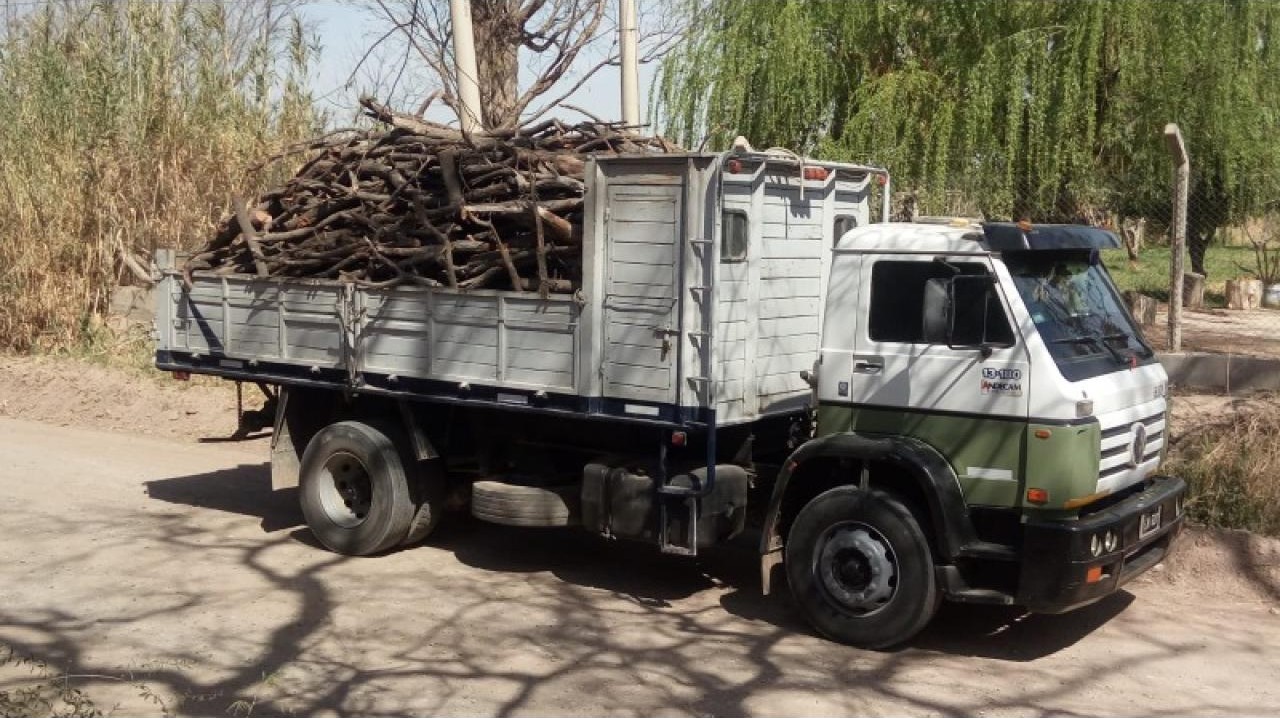 Volkswagen 13180 Con Volquete Bahco Y Carrocería Paletizada