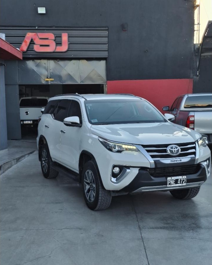 Toyota Hilux Sw4 2.8 Srx 177cv 4x4 7as At 2016 130000km Impecable