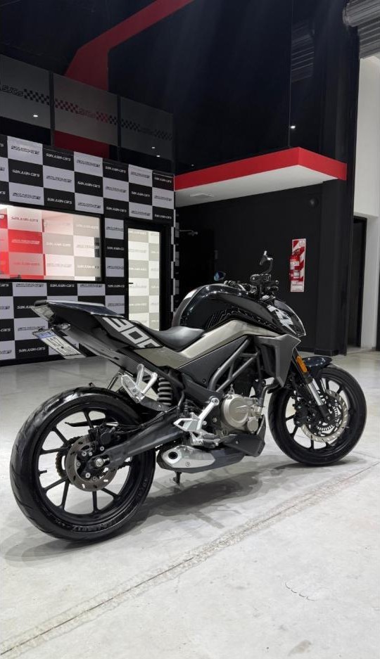 Cf Naked Rz 300 2022 15.200km