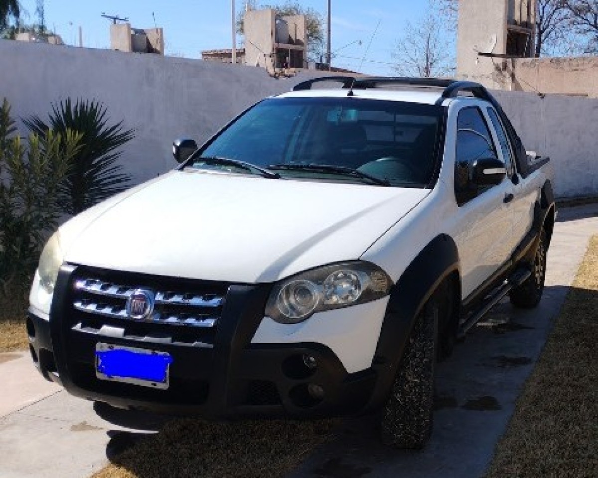 Fiat Strada Año 2012 1.6 Con Alarma Levanta Vidrios Aire Calefacción Cadeneta Nafta Está A Mí Nombre Se Va Tranferida