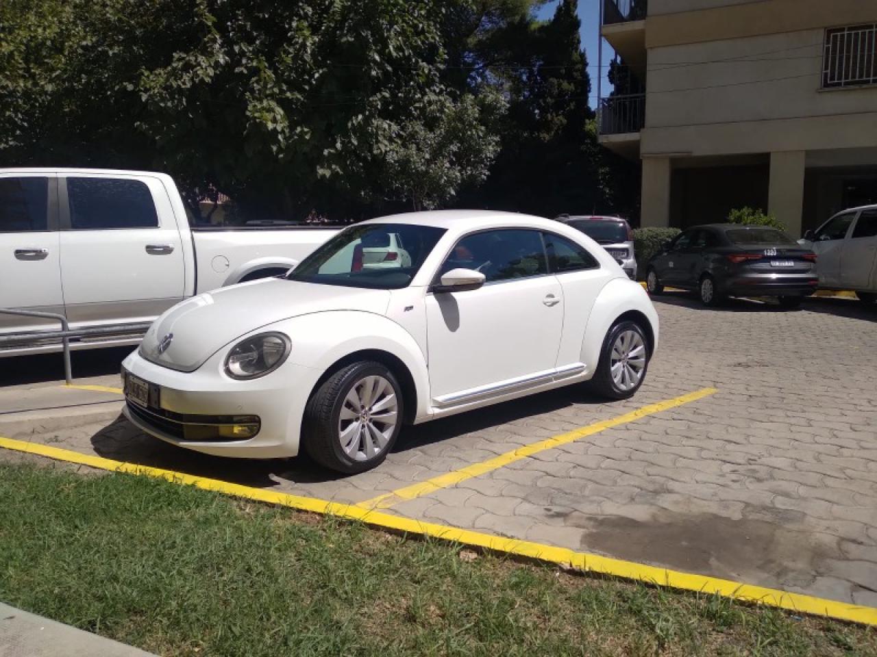 Volkswagen Beetle Design Dsg 7 Marchas 2015 Muy Bueno.
