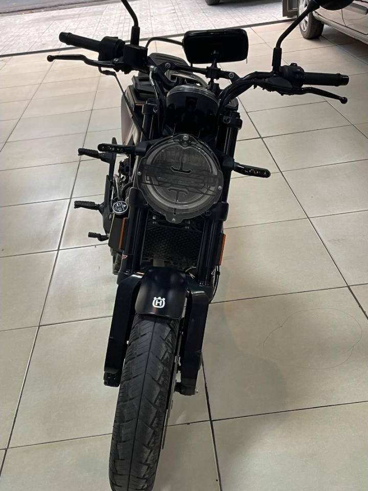 Husqvarna Svartpilen 200