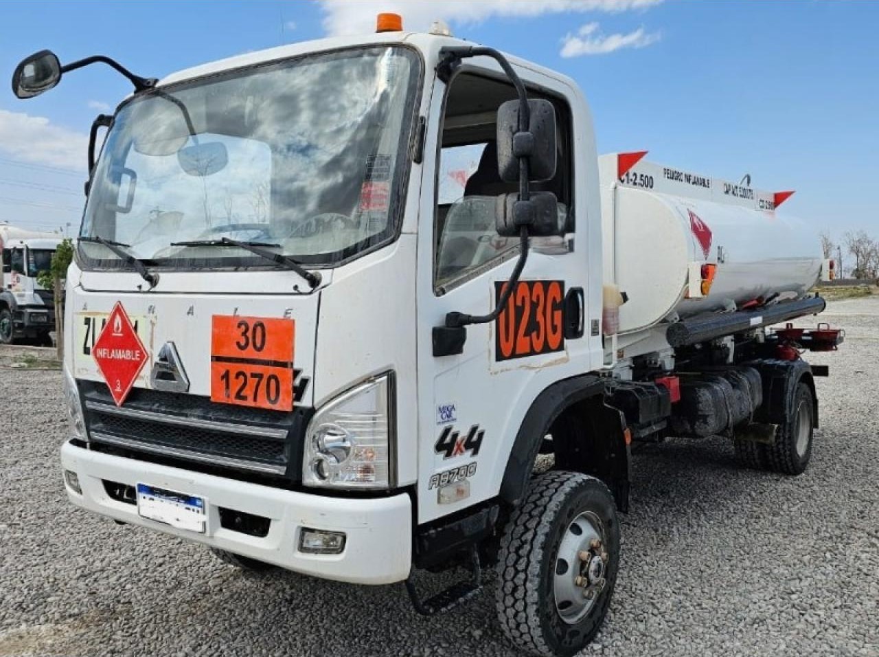 Alquiler Camion Combustible Agrale 4x4 5.000lts