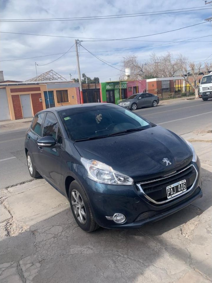 Peugeot 208 Allure Touchscreen 2015