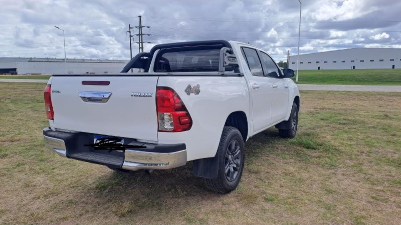 Toyota Hilux Sr 4x4 2025 2.8 6at
