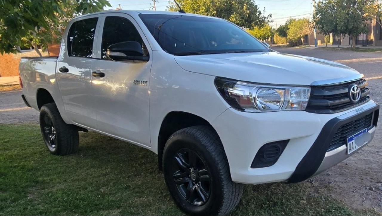 Vendo Permuto Toyota Hilux Dx Pack 2.4 2016 4x4