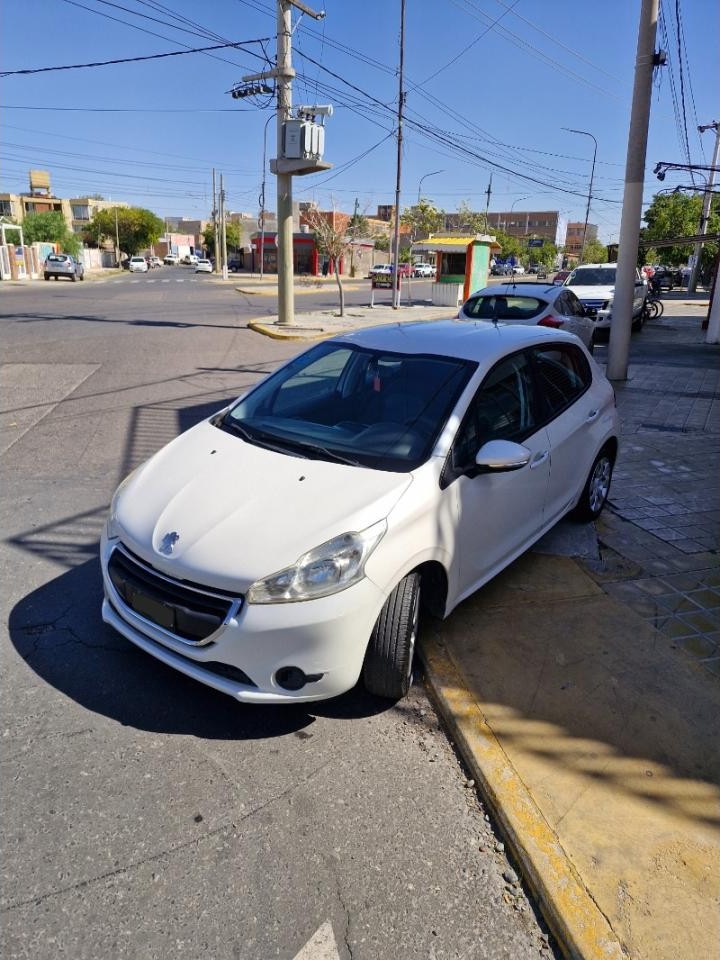 Peugeot 208 1.5 Active 2014