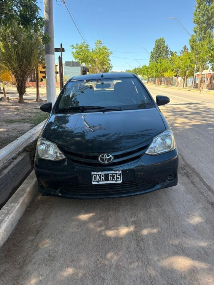 Toyota Etios Xs 1.5 5 Puertas 2015 En Muy Buen Estado