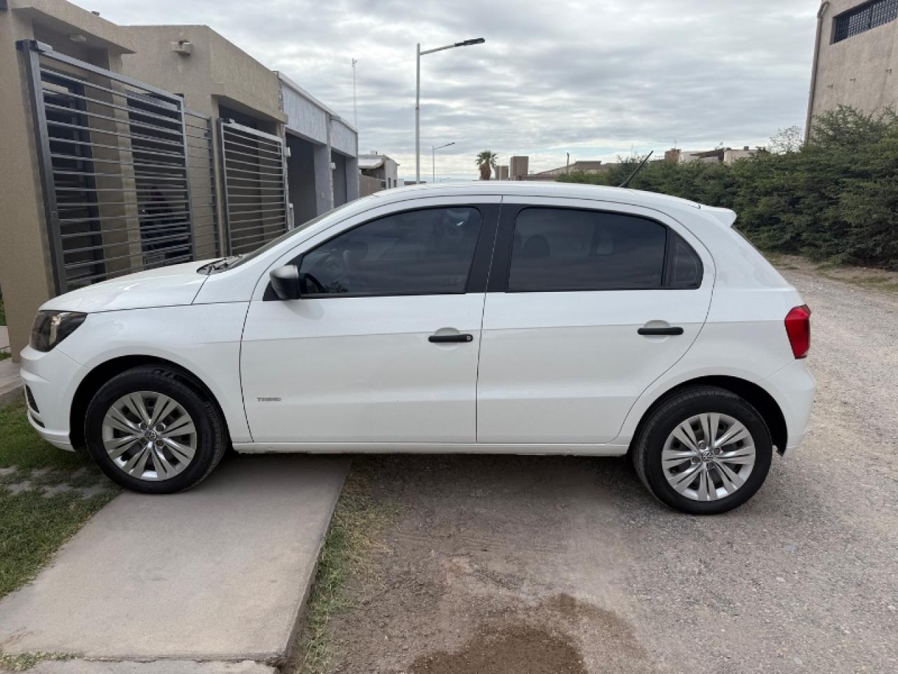 Volkswagen Gol Trend 2022 27mil Km