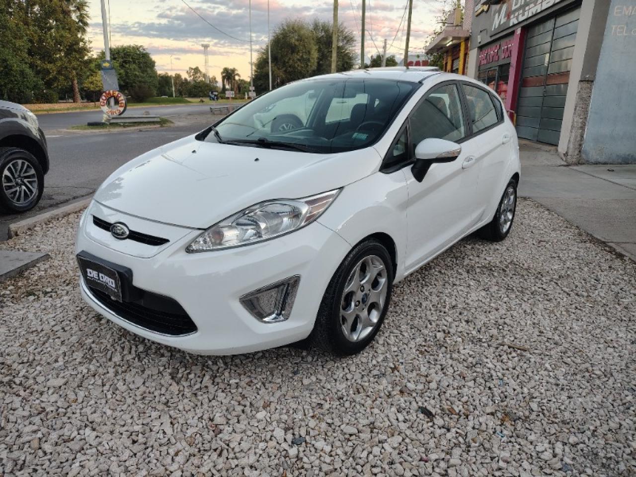 Ford Fiesta Kinetic Titanium 5 Puertas, Año 2012.