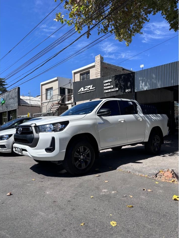 Toyota Hilux 2.4 Sr 4x2 2025 Con 14.000km