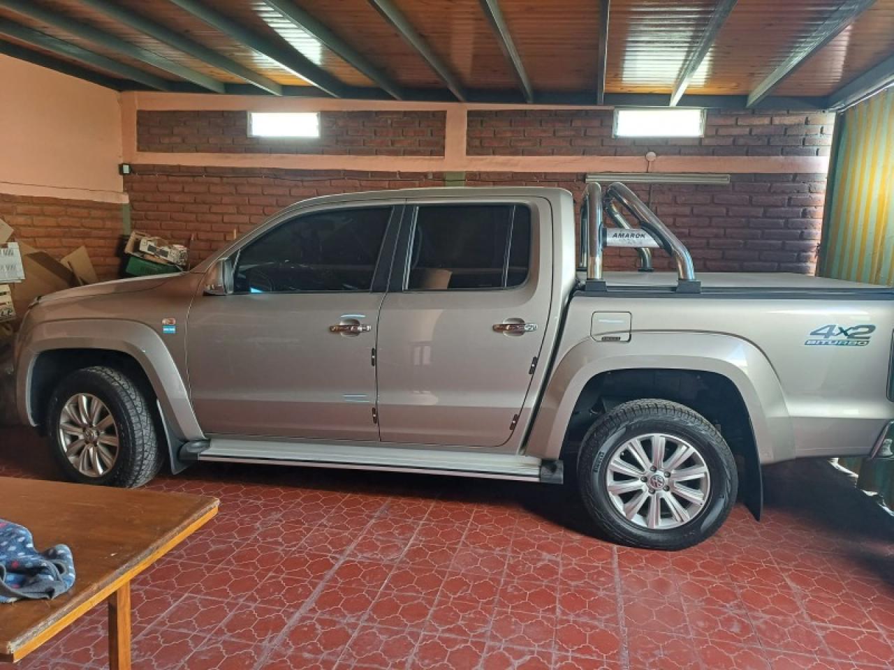 Volkswagen Amarok Highland Pack 4x2 2015 Alcántara 23milkm
