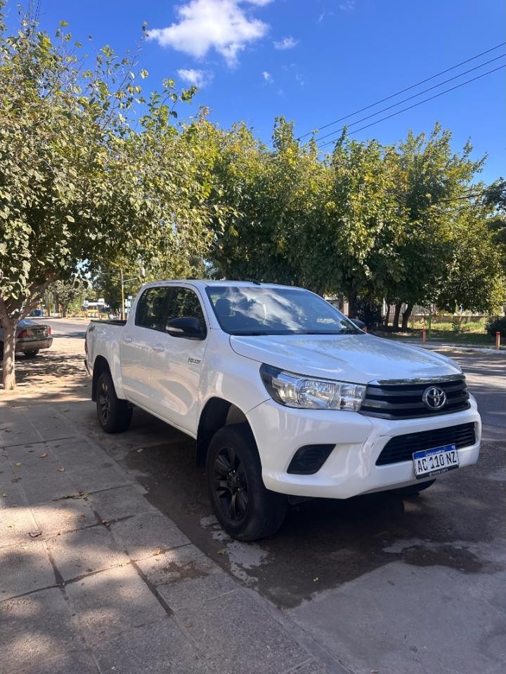 Toyota Hilux Sr 4x4 2017 2.8