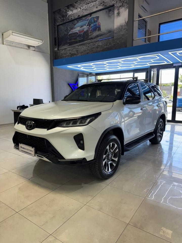 Toyota Hilux Sw4 4x4 Diamond Ii 2.8 Tdi At6 7a 2024 (27.000 Km)