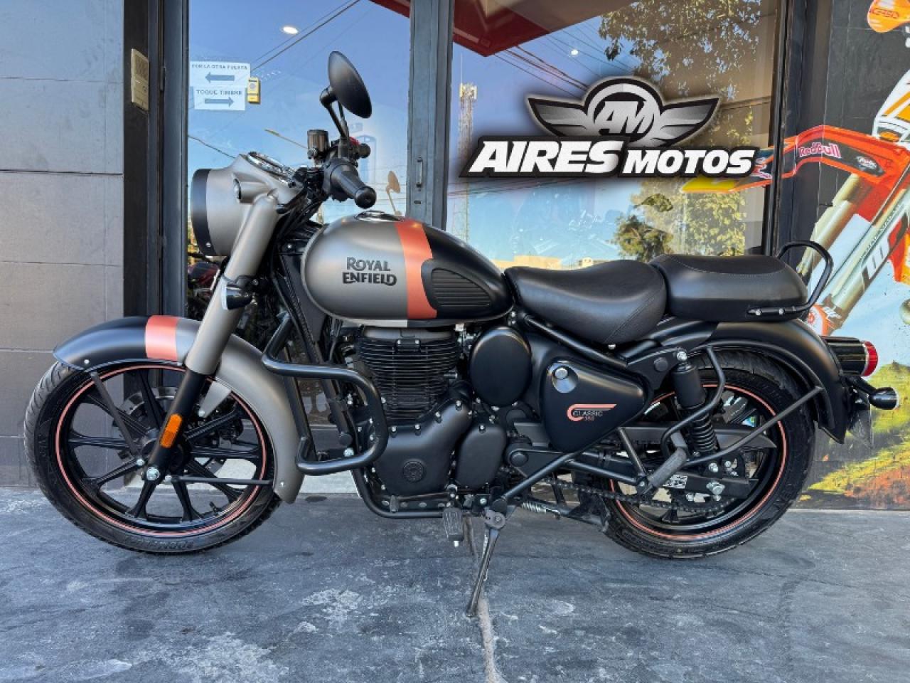 Royal Enfield Classic 350 / 2025 *** Aires Motos *** Financiacion Con Dni / Tarjetas De Credito Bancarias / Permutas.