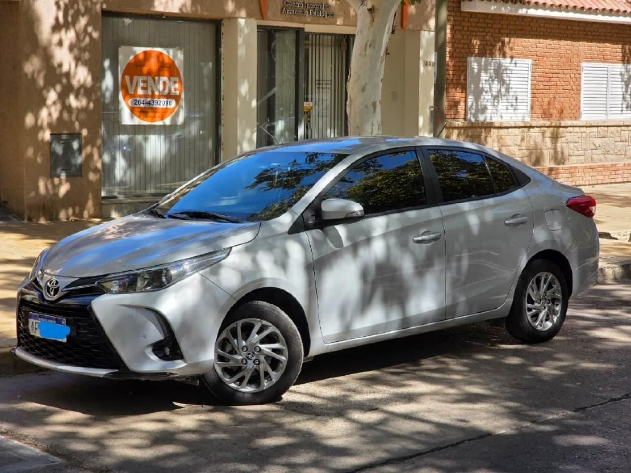 Toyota Yaris 1.5 4 Ptas Xls L/22 6mt 2022 Sedan  Impecable