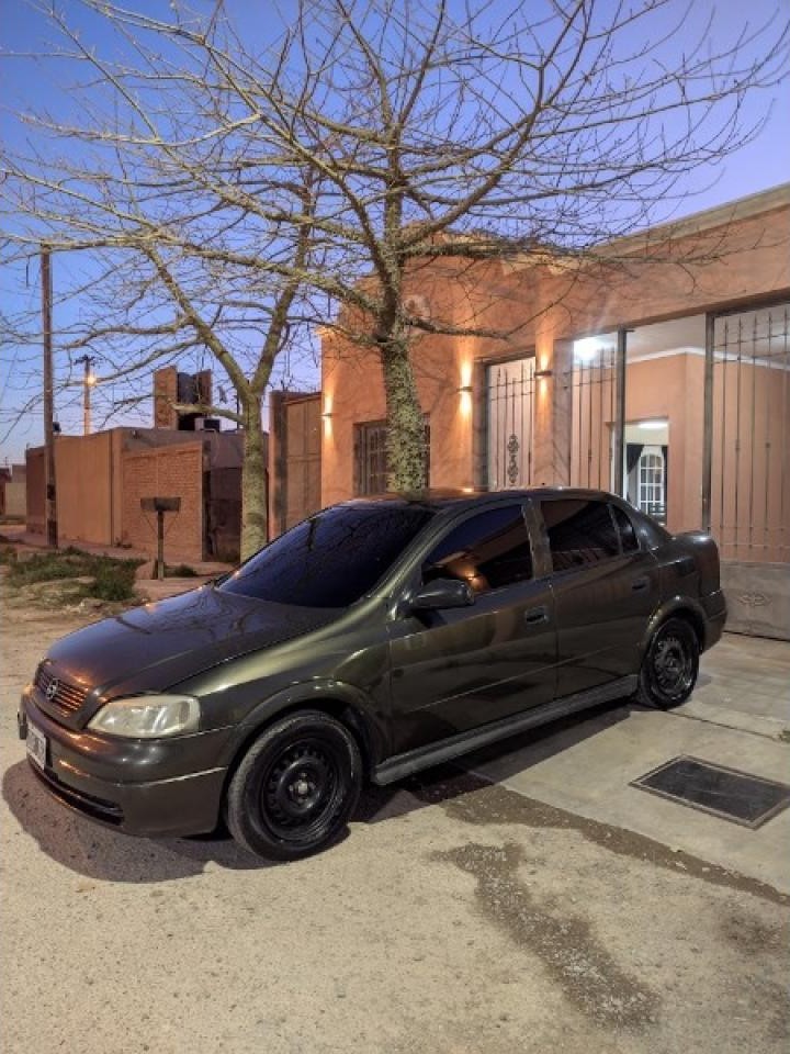Titular Vende Chevrolet Astra 2000