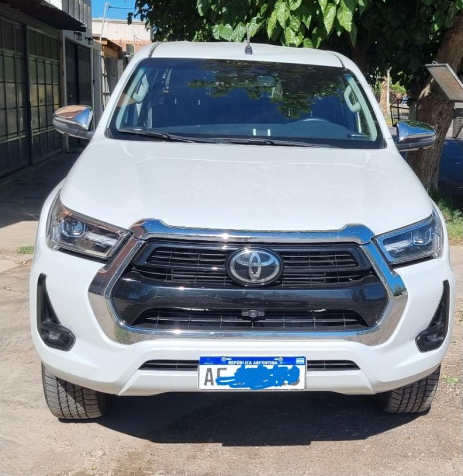 Toyota Hilux Srx 2023, Impecable