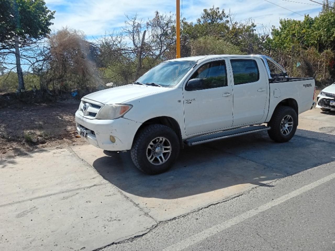 Titular Vende Camioneta Toyota Hilux 2.5 Modelo 2006 . Impecable Y Bien Cuidada