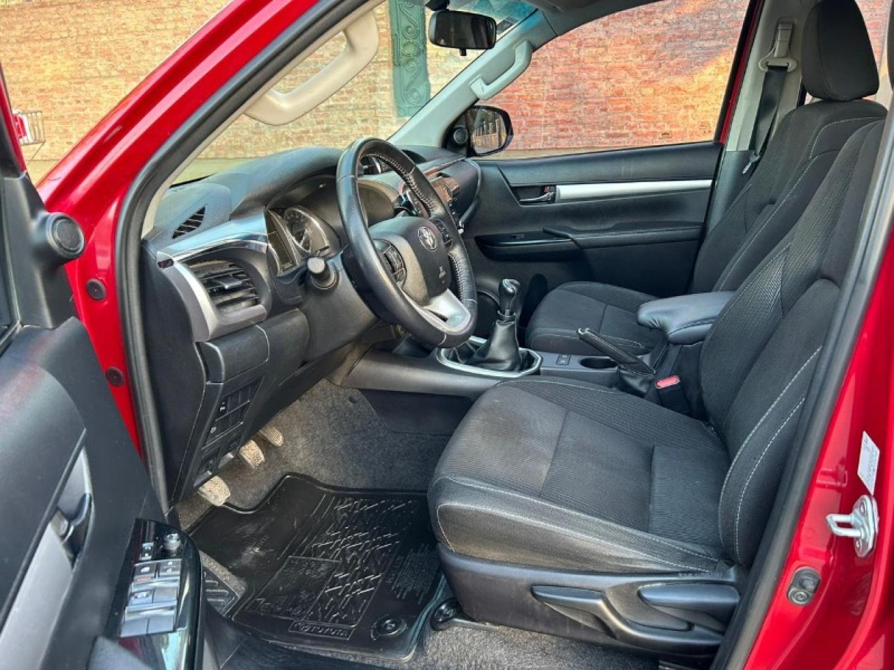 Toyota Hilux Srv 4x2 2.8 Tdi 6 Mt
