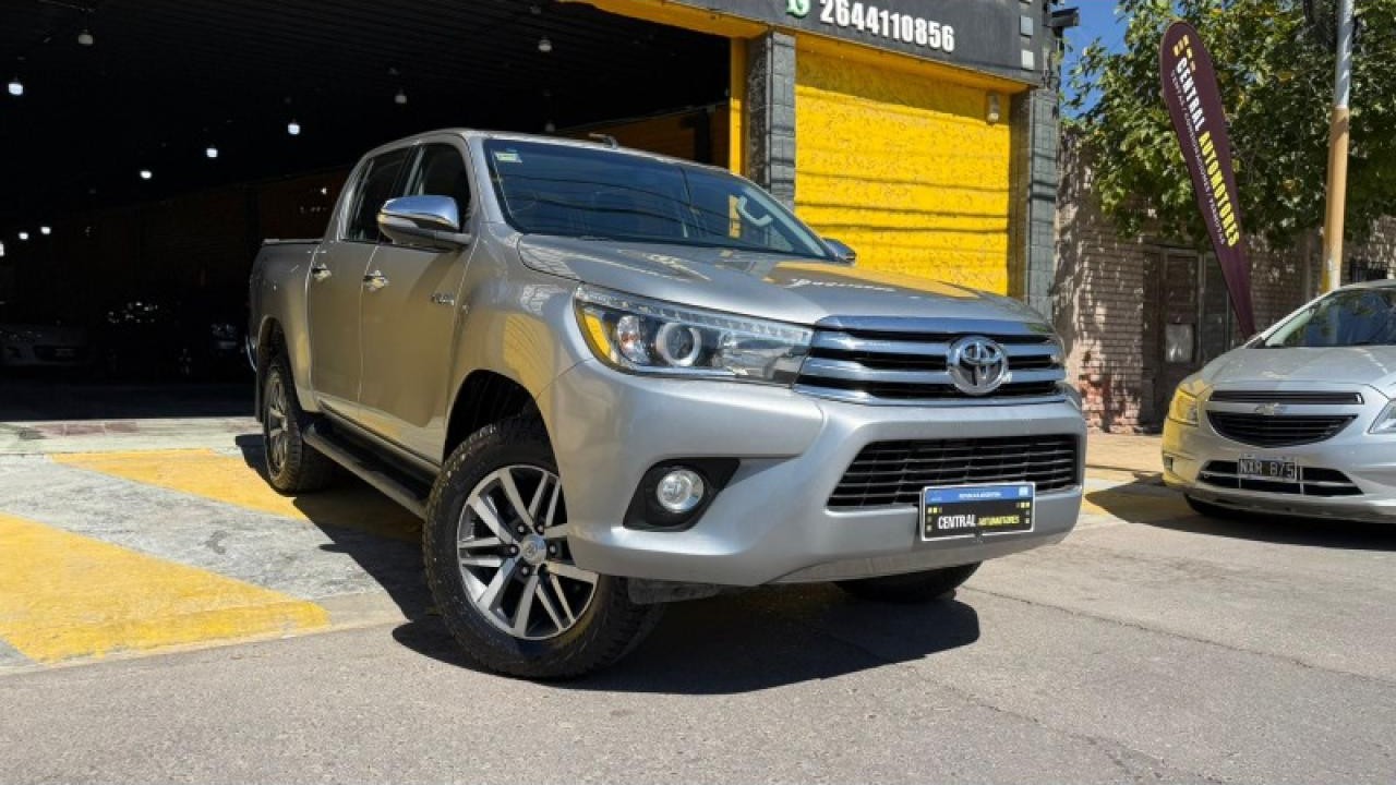Toyota Hilux Srx 4x4 2017 Manual. Segundo Dueño